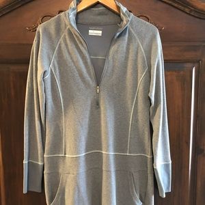 Columbia Active Dress Large Gray/white piping.EUC